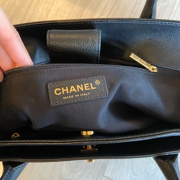 ✨SOLD✨Chanel Cerf Executive Small Tote - Picture 5 of 7